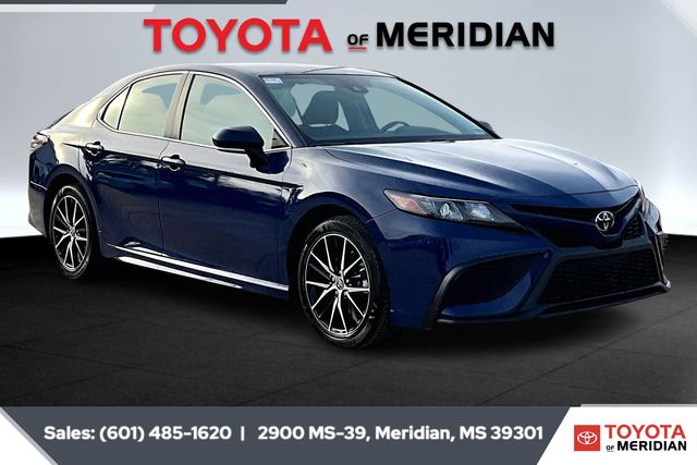 2024 Toyota Camry SE's photo