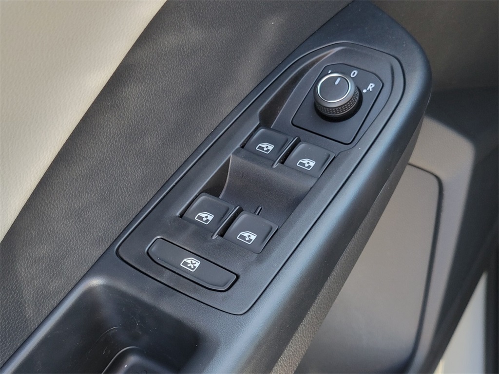 2025 Volkswagen Taos S photo 15