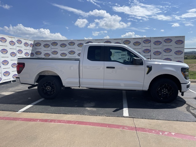 2025 Ford F-150 STX's photo