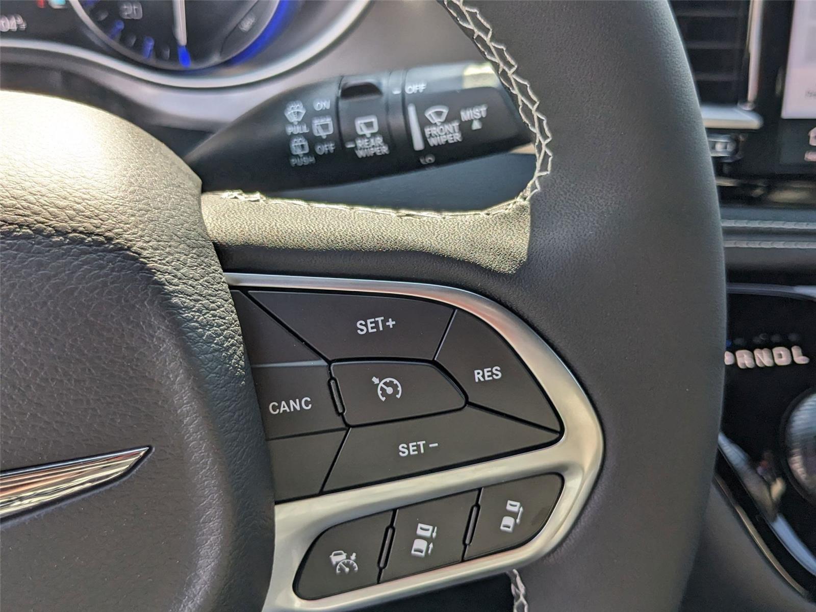 2025 Chrysler Pacifica photo 10