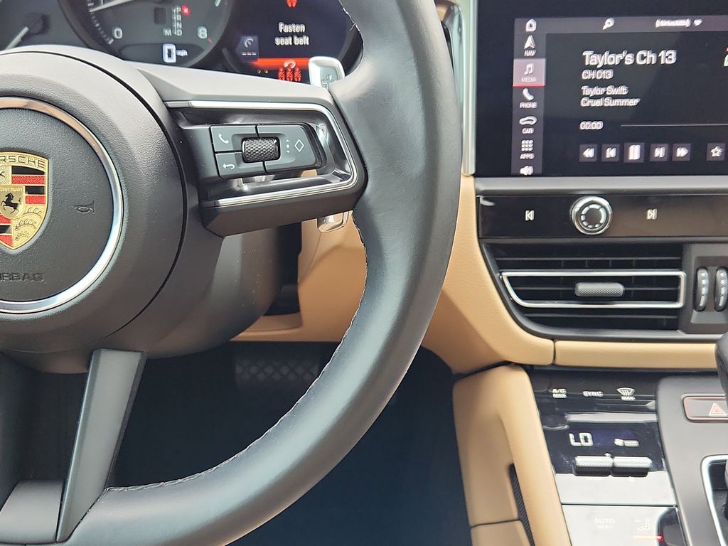 2023 Porsche Macan Base photo 26