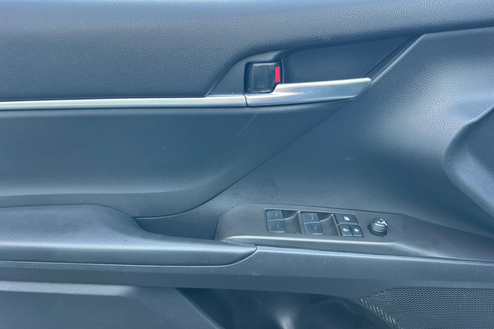 2023 Toyota Camry LE photo 9