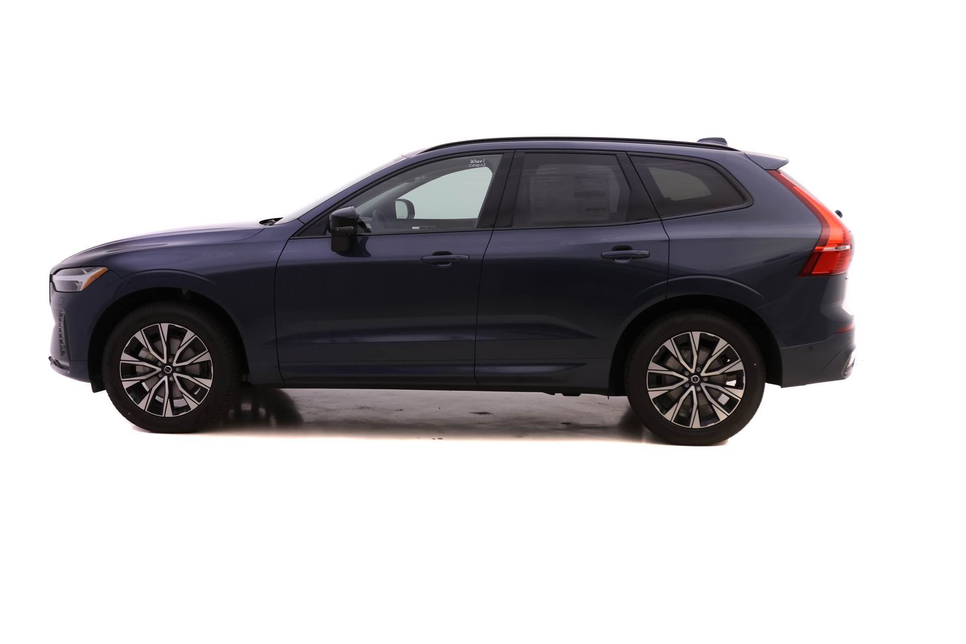 2025 Volvo XC60 B5 Plus photo 3