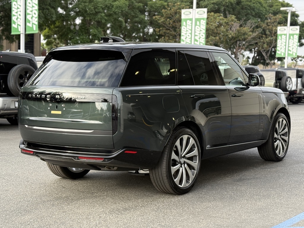 2025 Land Rover Range Rover SE photo 2