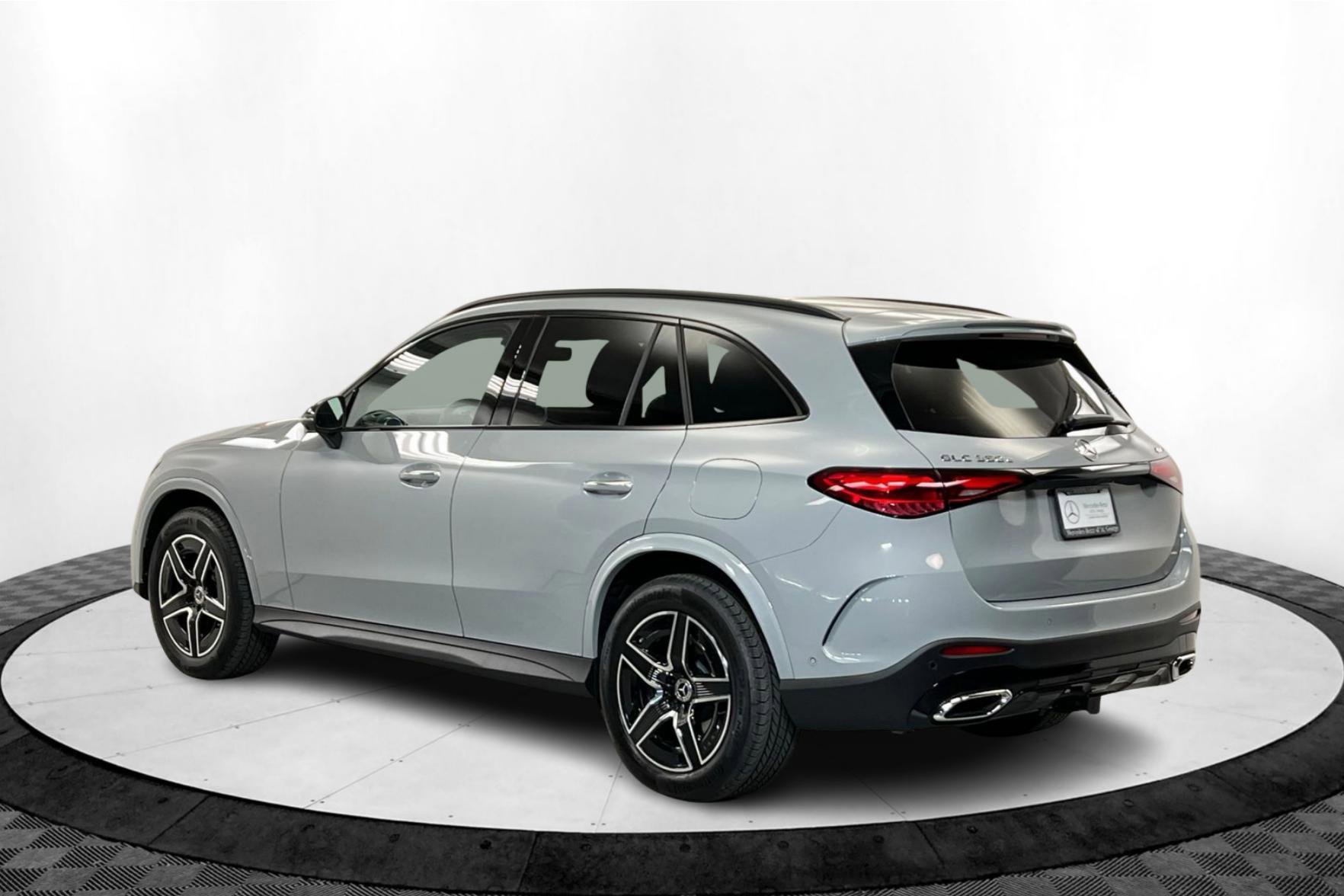 2026 Mercedes Benz GLC 350e 4MATIC photo 3