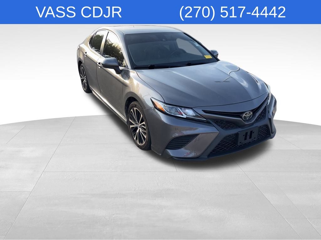 2019 Toyota Camry SE XLE photo 3