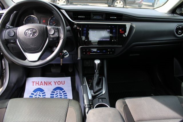 2019 Toyota Corolla LE photo 29