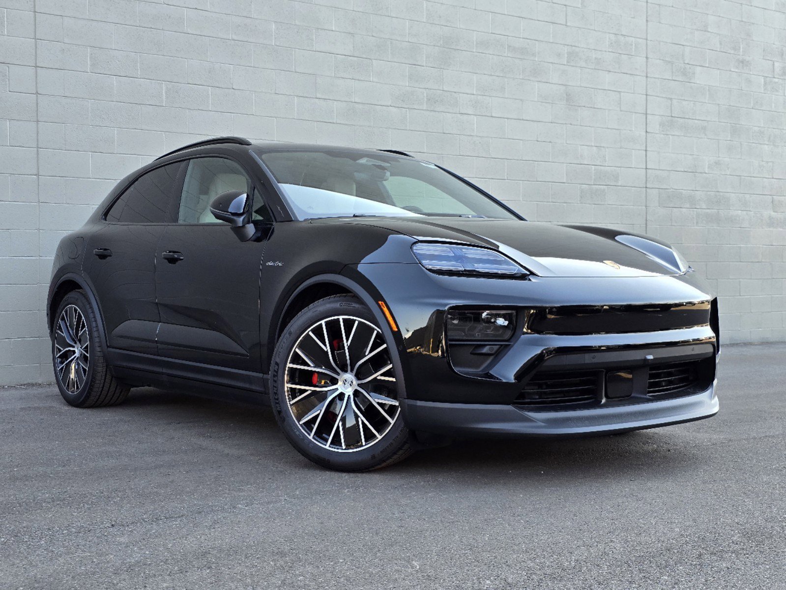 2025 Porsche Macan Electric photo 8