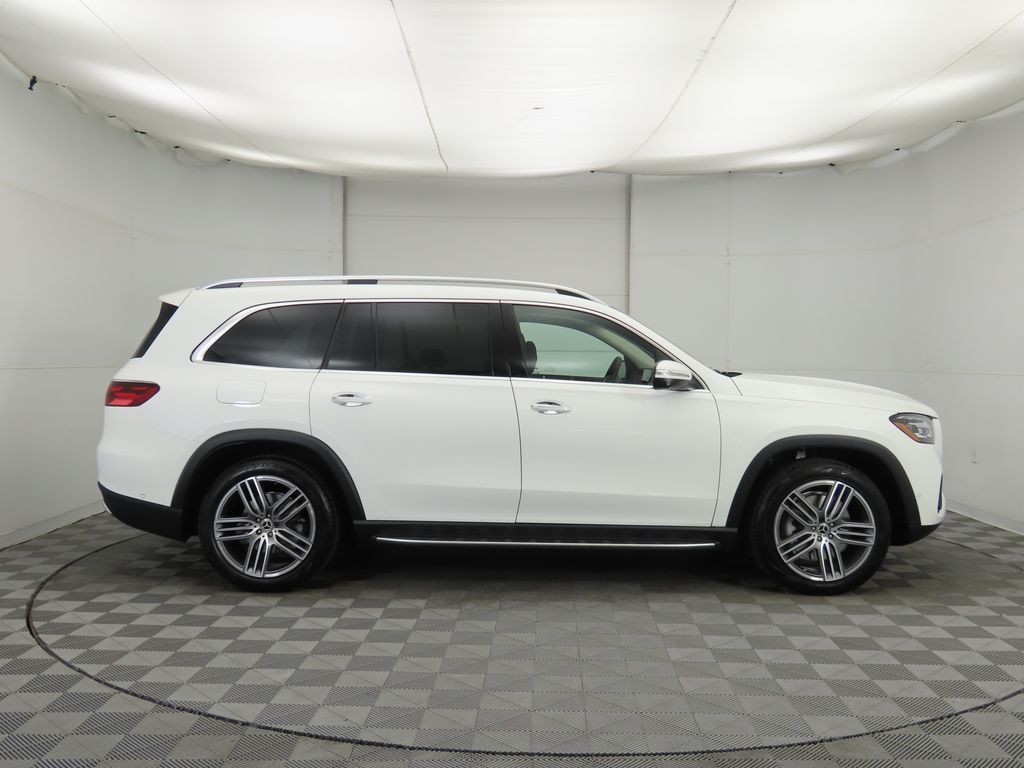 2026 Mercedes Benz GLS 450 4MATIC photo 4