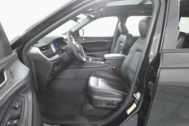 2025 Jeep Grand Cherokee Limited photo 9
