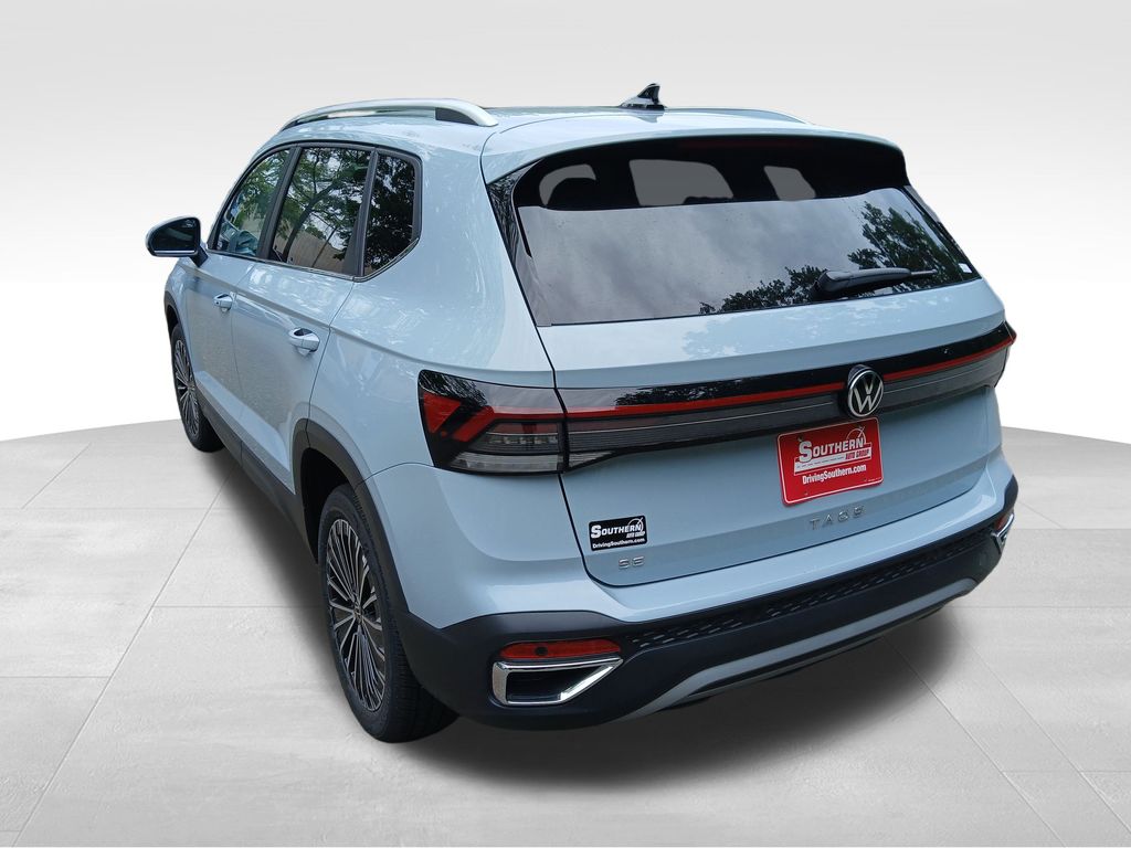 2025 Volkswagen Taos SE photo 2