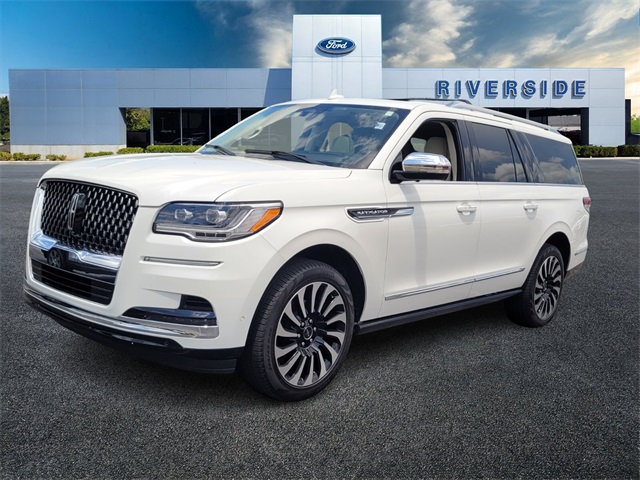 2022 Lincoln Navigator Black Label photo 3