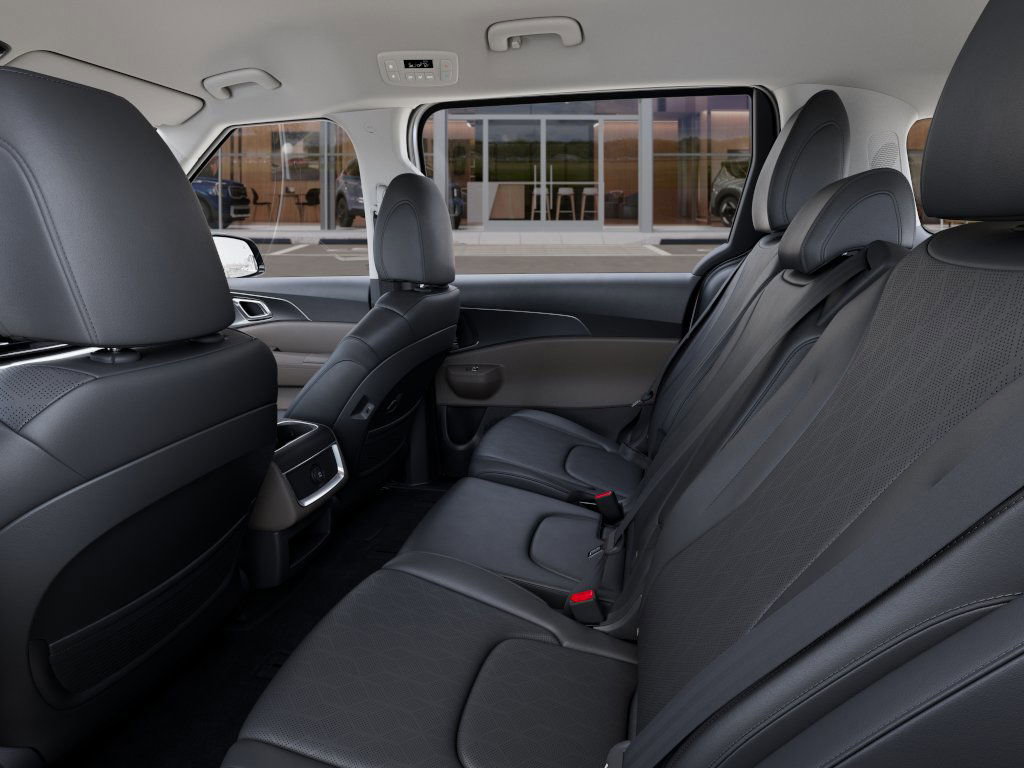 2025 Kia Carnival LXS photo 17