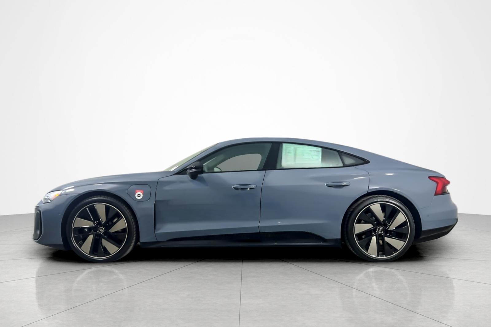 2026 Audi e-tron GT Premium Plus photo 2