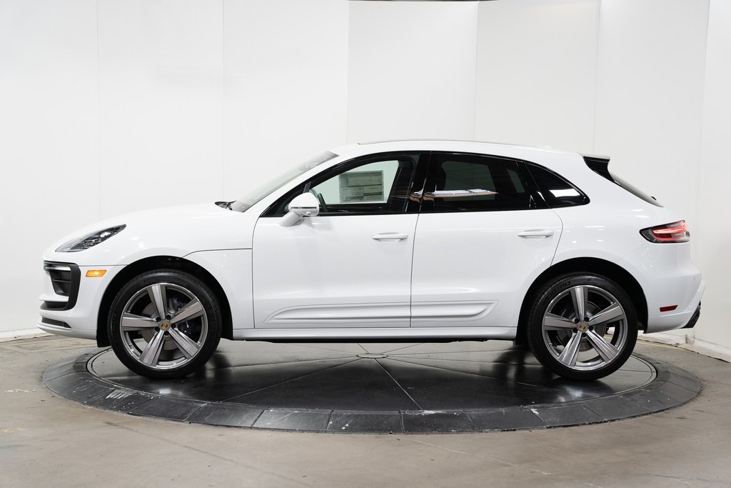 2024 Porsche Macan photo 2