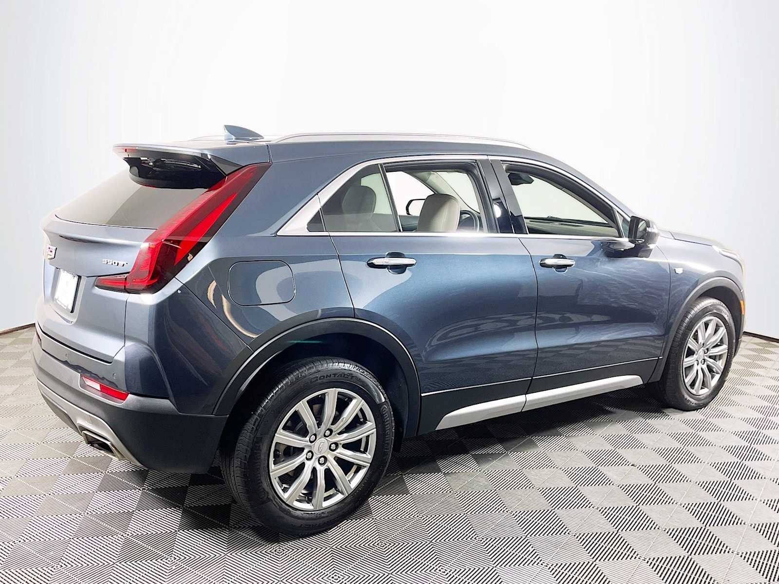 2021 Cadillac XT4 Premium Luxury photo 4
