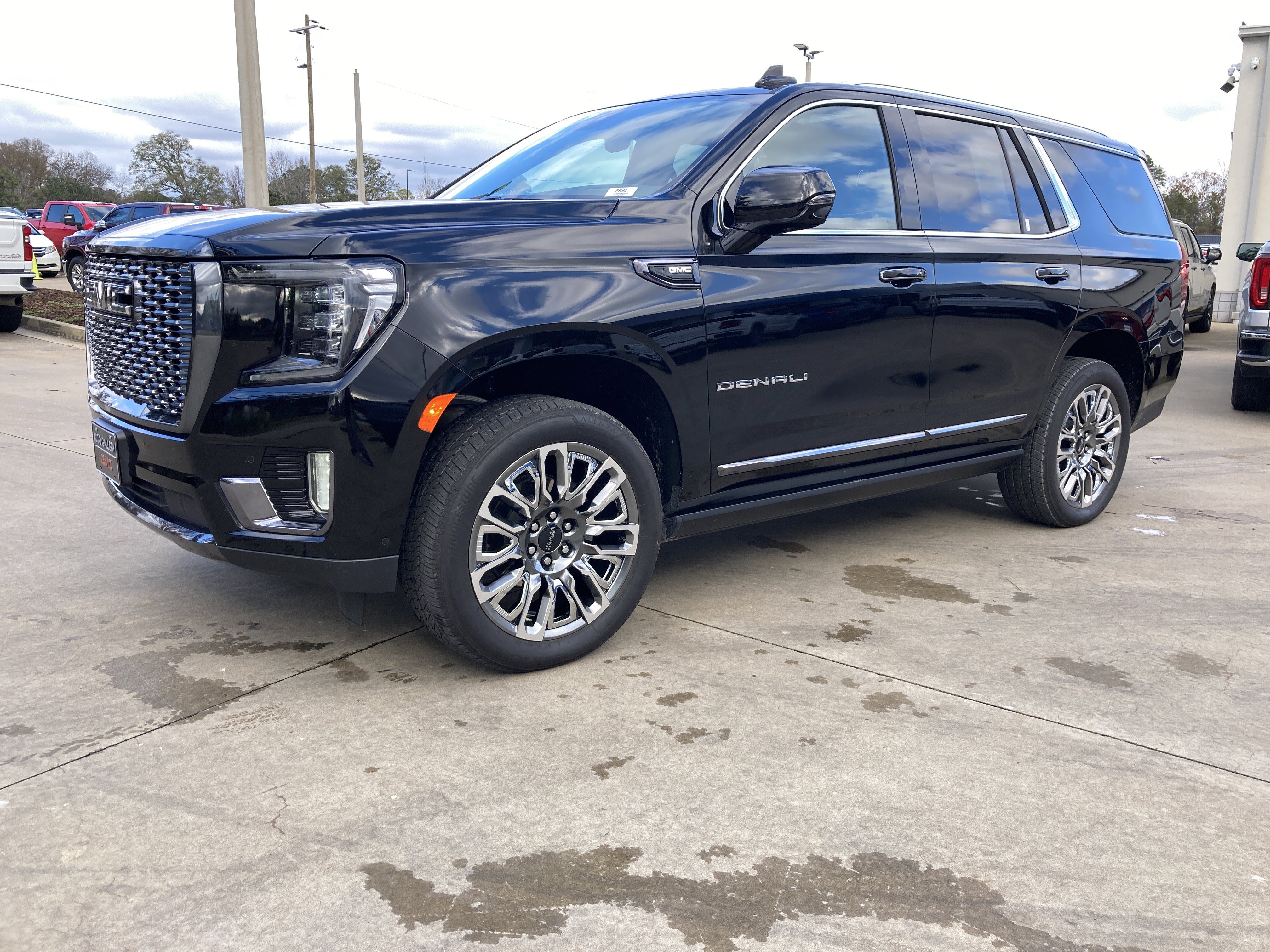 2024 GMC Yukon Denali Ultimate's photo