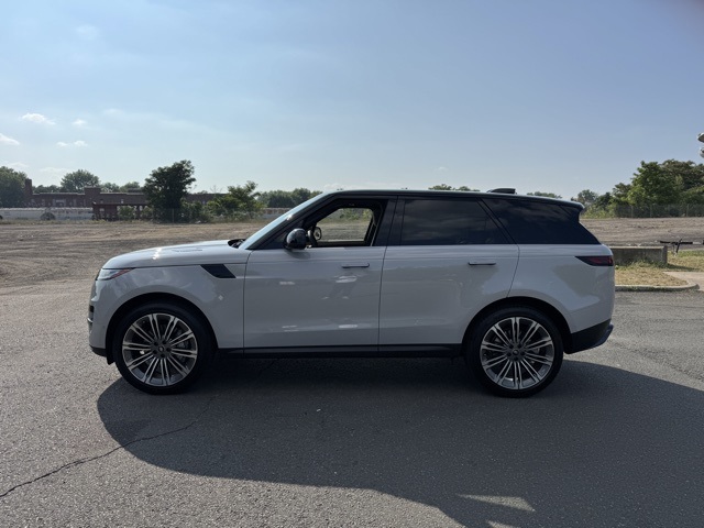 2025 Land Rover Range Rover Sport SE photo 2