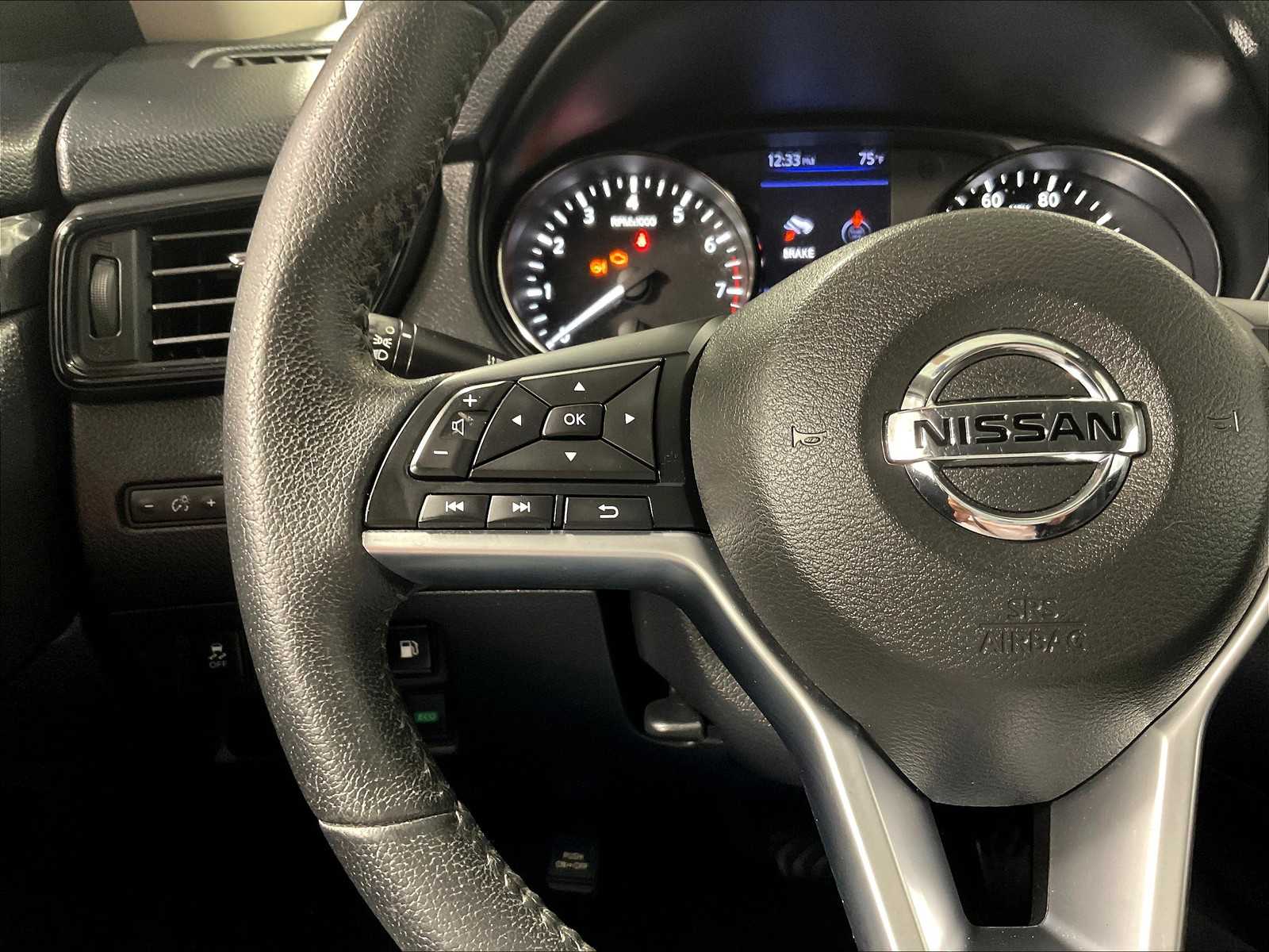 2019 Nissan Rogue SV photo 22