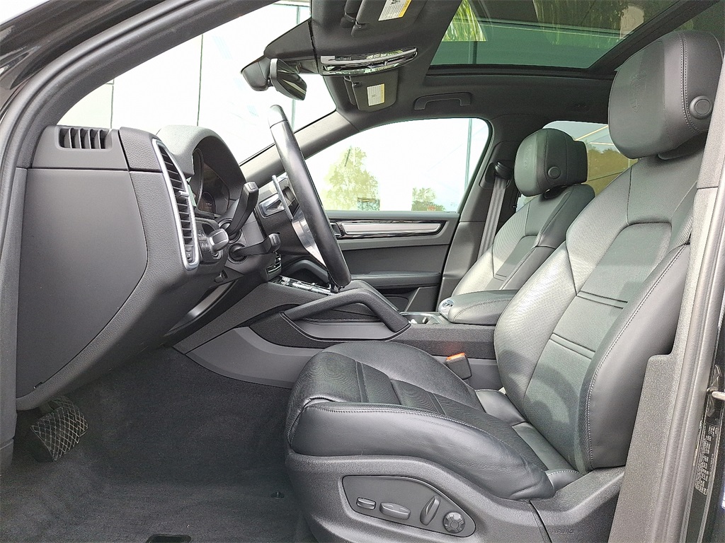 2023 Porsche Cayenne Platinum Edition photo 13
