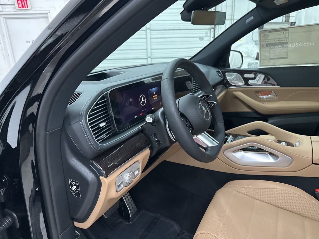 2026 Mercedes Benz GLS 450 4MATIC photo 4