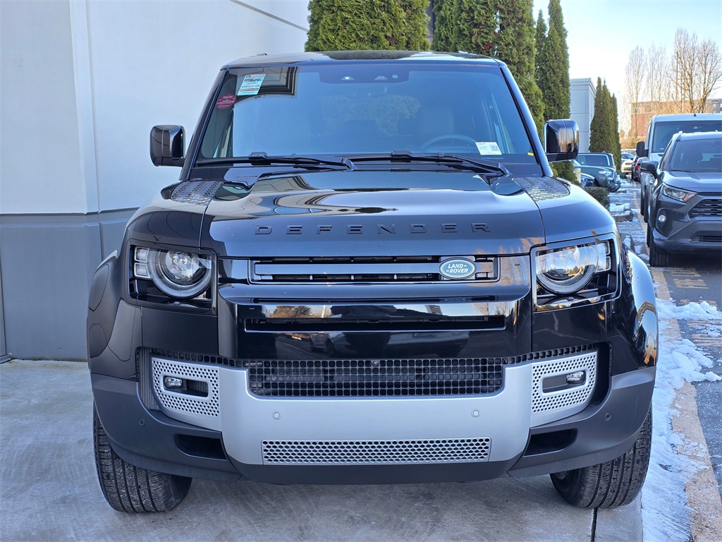 2025 Land Rover Defender 90 S photo 3