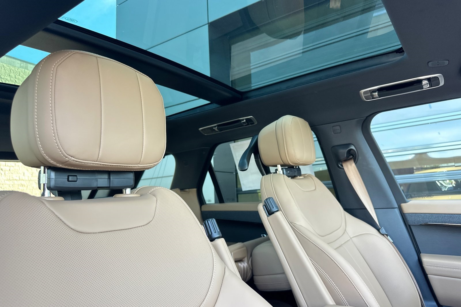 2025 Land Rover Range Rover Sport SE photo 18