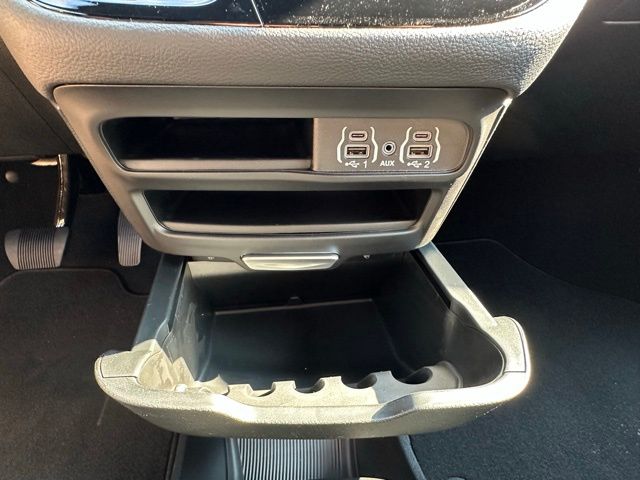 2025 Chrysler Pacifica photo 26