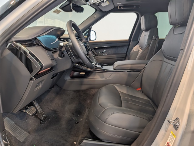 2025 Land Rover Range Rover Sport SE photo 6