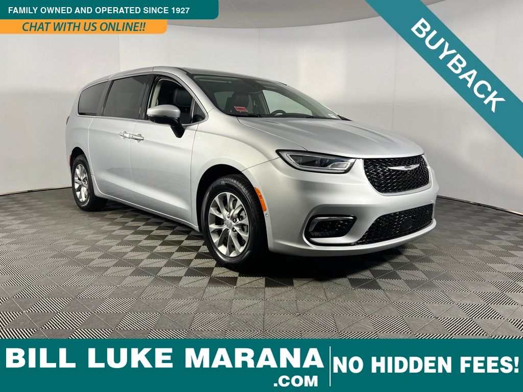 2023 Chrysler Pacifica Touring L's photo