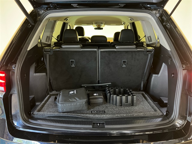 2024 Volkswagen Atlas SE photo 2