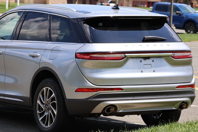 2022 Lincoln Corsair Standard photo 8