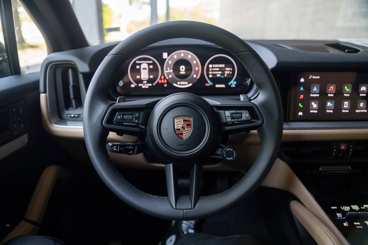 2025 Porsche Cayenne photo 6