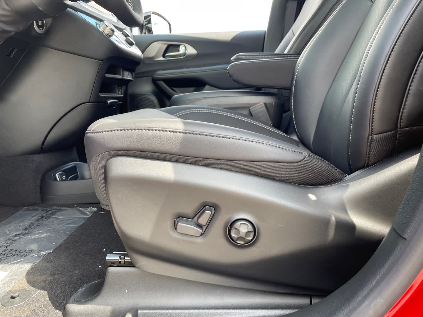 2026 Chrysler Pacifica photo 22