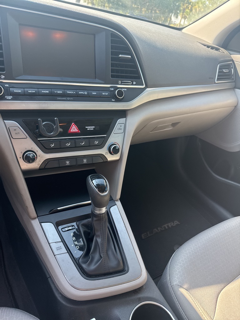 2018 Hyundai Elantra SEL photo 4