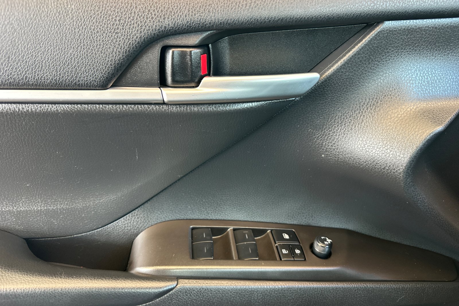 2023 Toyota Camry SE photo 10