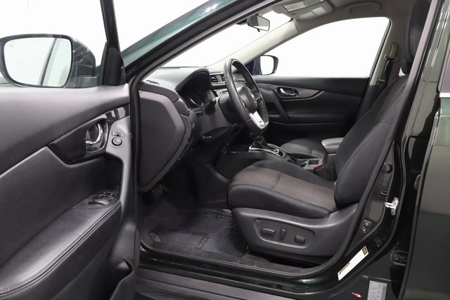 2019 Nissan Rogue SV photo 10
