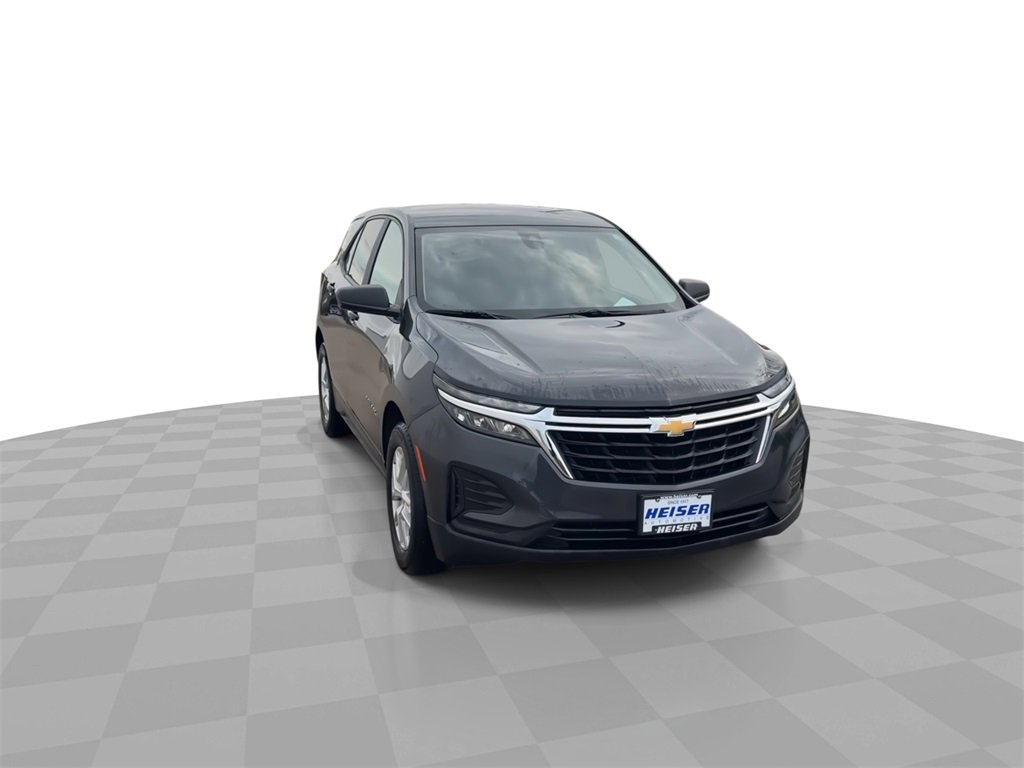 2022 Chevrolet Equinox LS photo 3