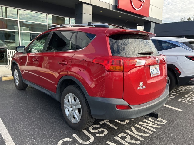 2015 Toyota RAV4 LE photo 4