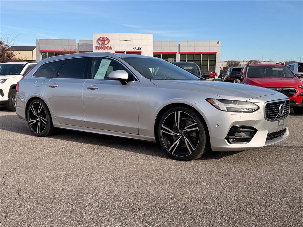 2019 Volvo V90 R-Design's photo