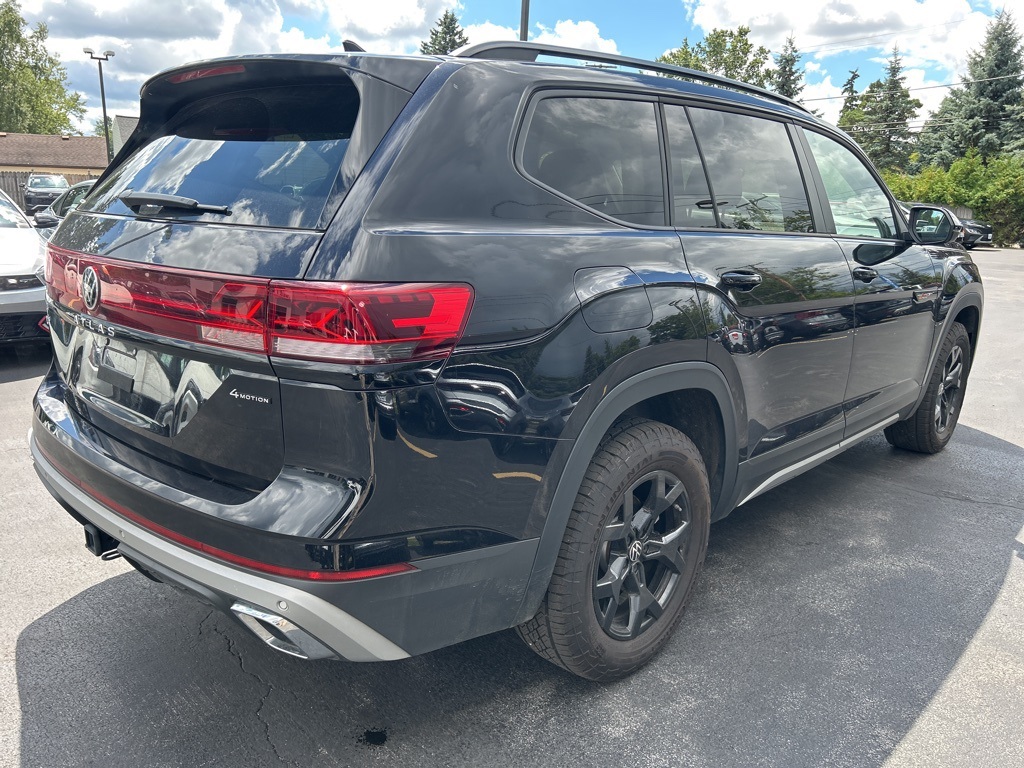 2024 Volkswagen Atlas Peak Edition SEL photo 4