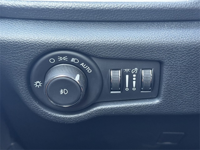2025 Chrysler Pacifica Pinnacle photo 28