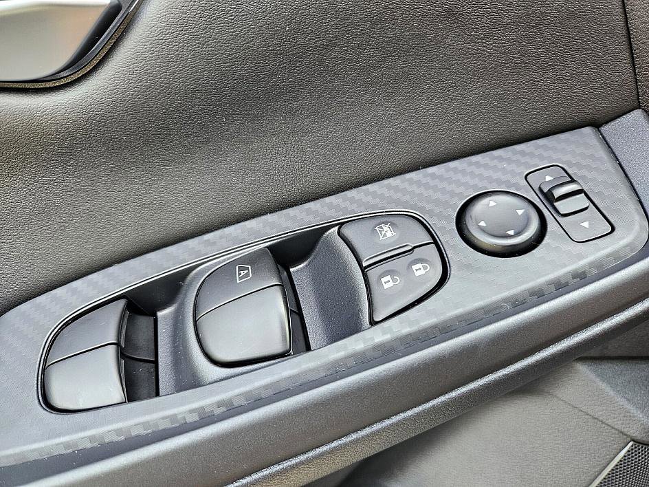 2025 Nissan Sentra SV photo 29
