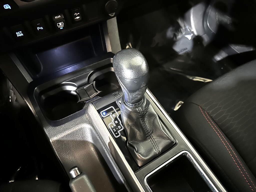 2018 Toyota Tacoma SR5 photo 20