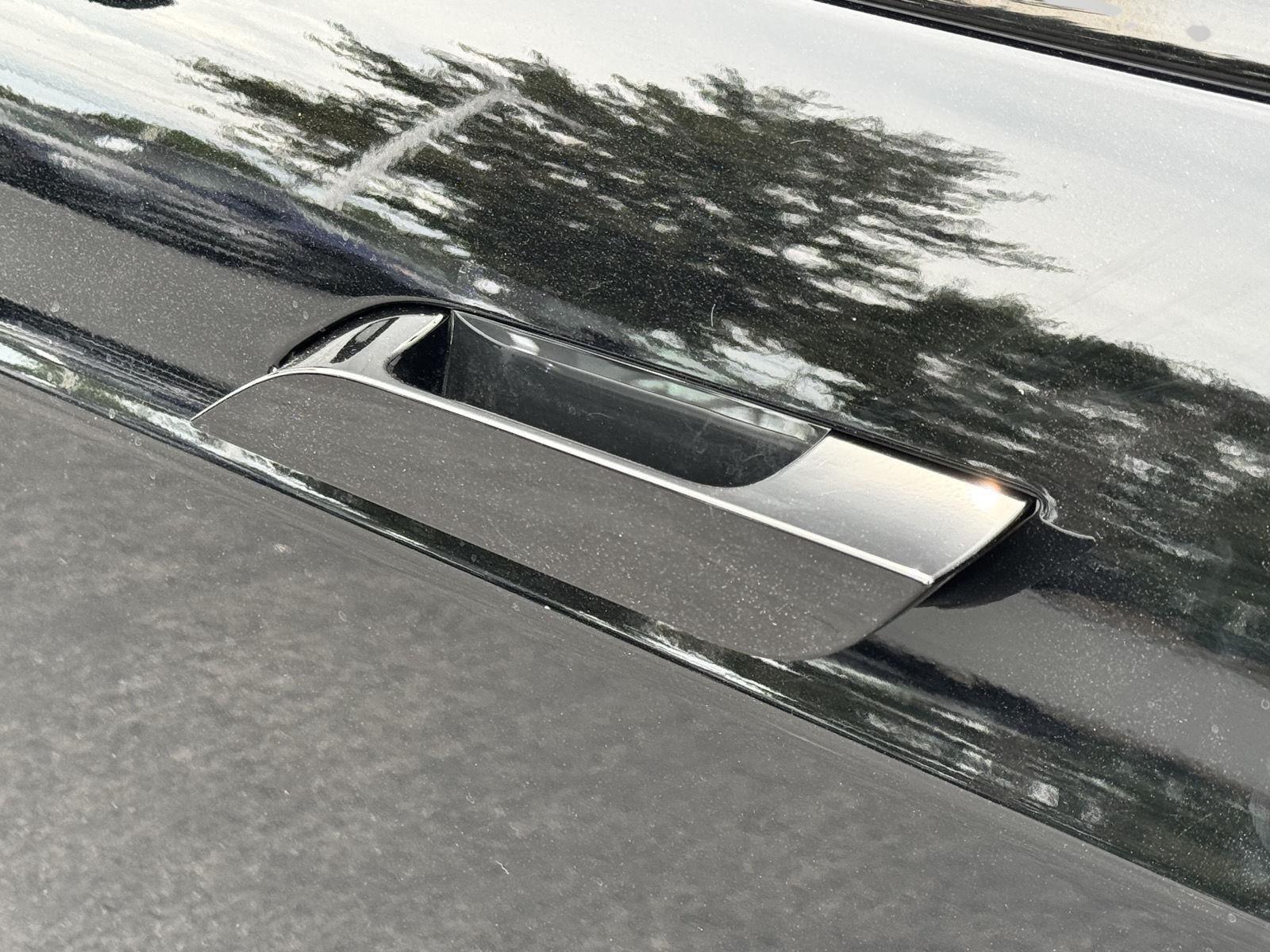 2022 Tesla Model S Plaid photo 43