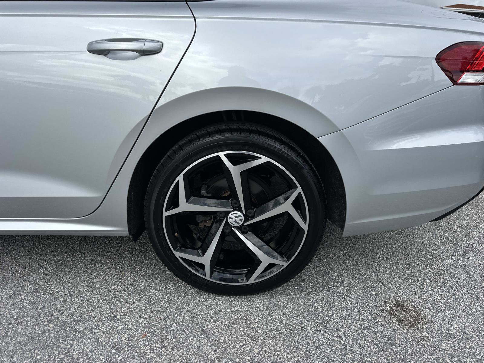 2020 Volkswagen Passat 2.0T R-Line photo 9