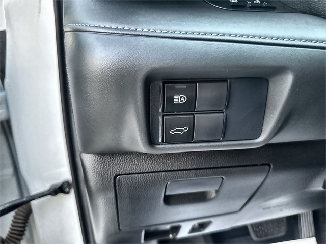2021 Toyota Highlander Hybrid LE photo 11