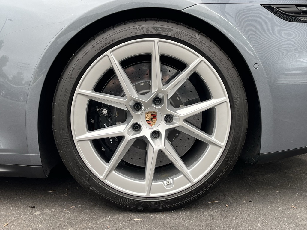 2025 Porsche 911 GTS photo 14