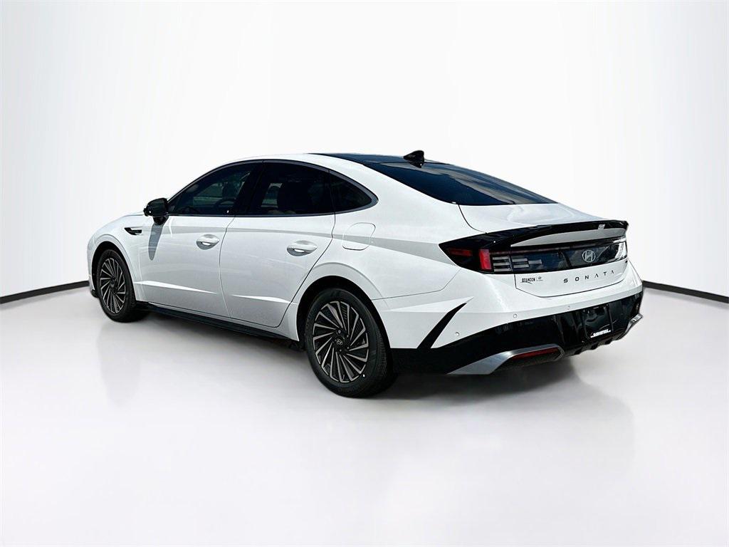 2025 Hyundai Sonata Hybrid Limited photo 4