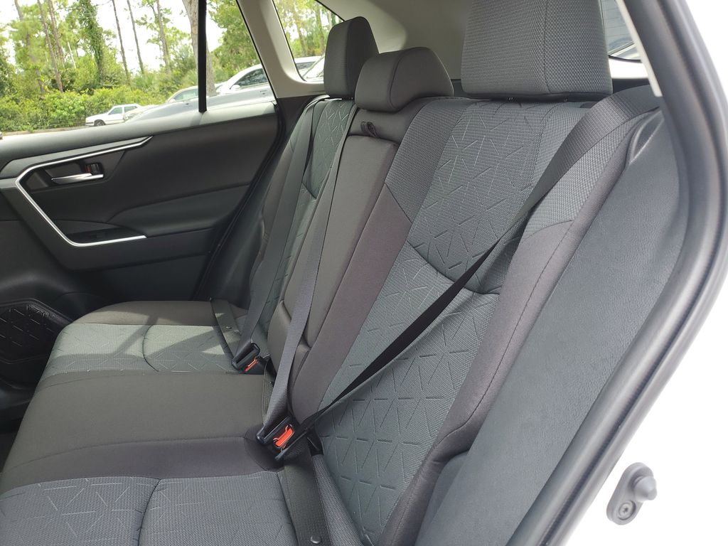 2025 Toyota RAV4 Hybrid XLE photo 14